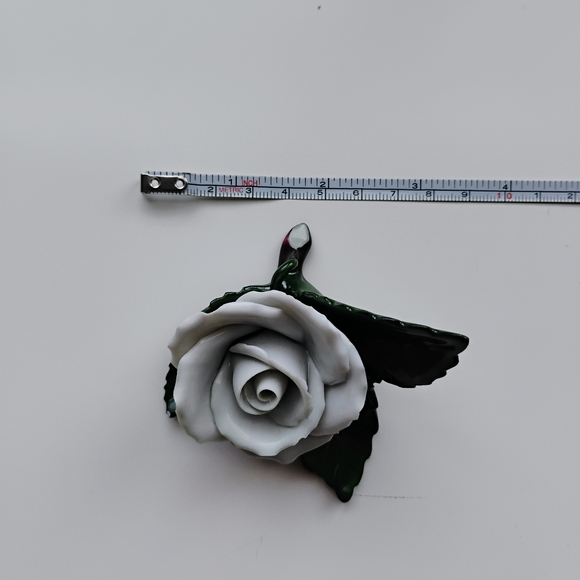 AUTHENTIC EUROPEAN ANTIQUE White Porcelain Rose - HOME DECOR - MADE IN HUNGARY🕊 - Picture 7 of 7